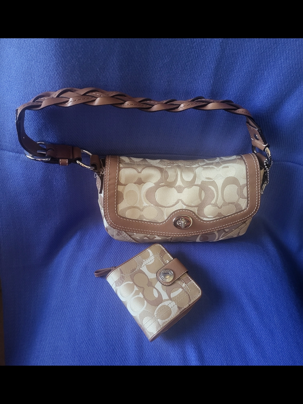 Coach Signature Canvas Brown Shoulder Bag with Matching Wallet - Picture 2 of 16